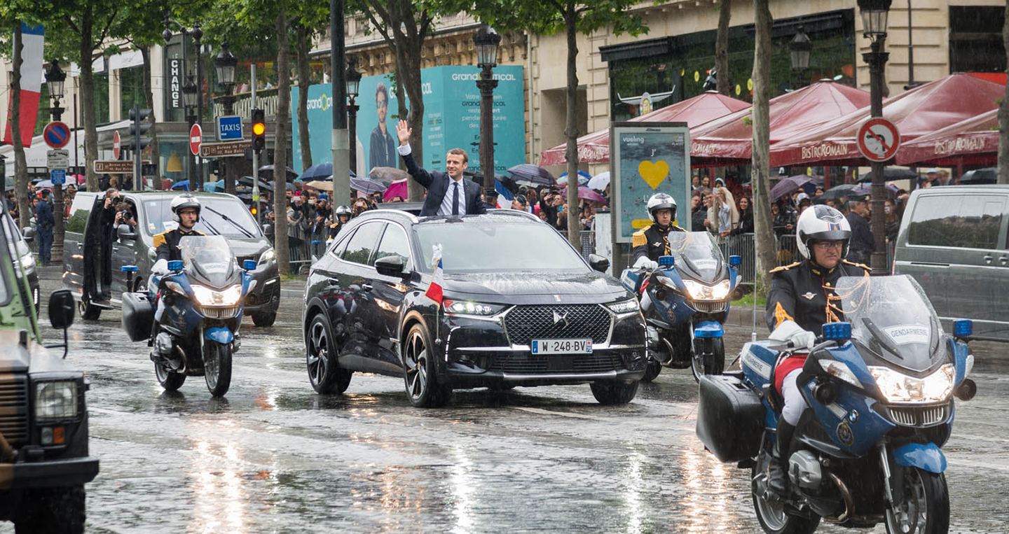 Rao bán mẫu xe tân Tổng thống Pháp đi trong lễ nhậm chức 