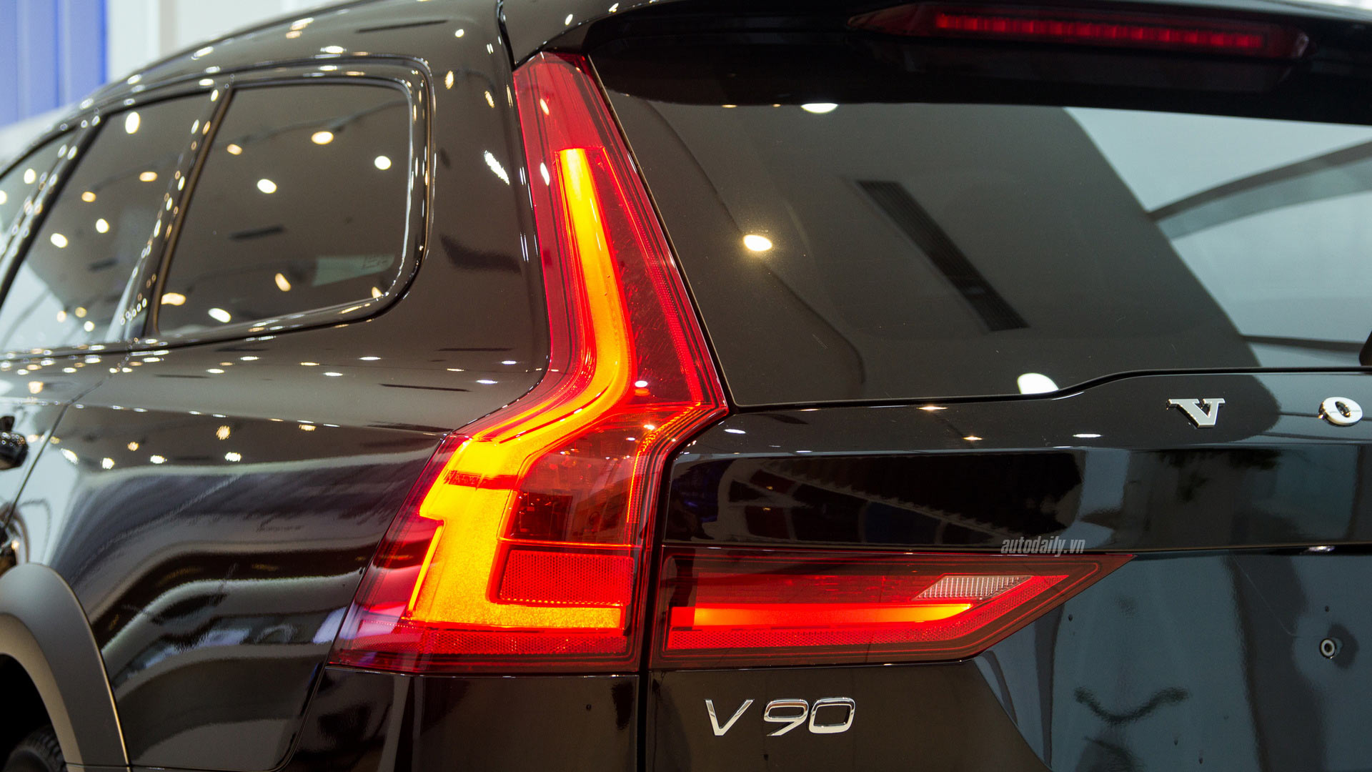Ảnh chi tiết ngoại thất Volvo V90 Cross Country 