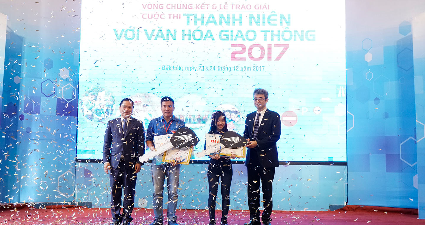 Trao giải Cuộc thi “Thanh niên với Văn hóa giao thông” năm 2017 